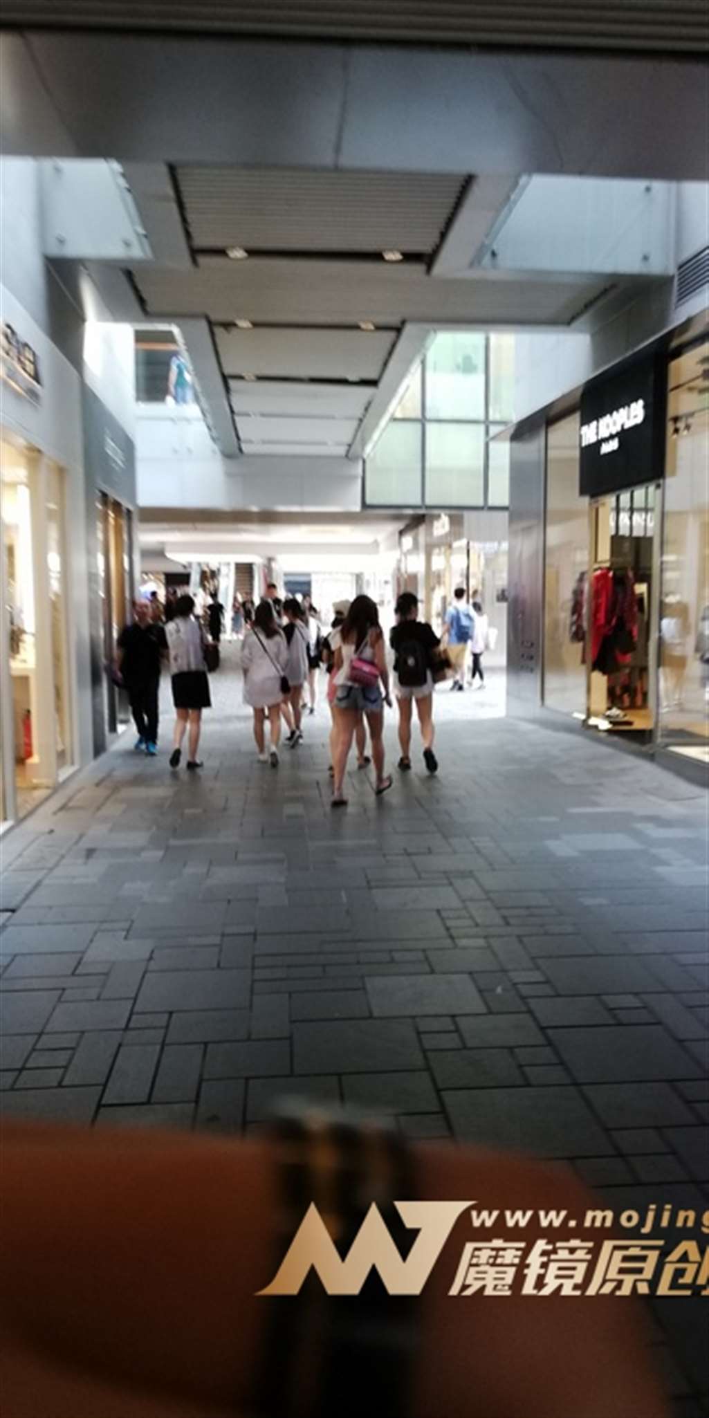 图片[3]-【视觉冲击赛帖】超短热裤的MM-街拍流行馆