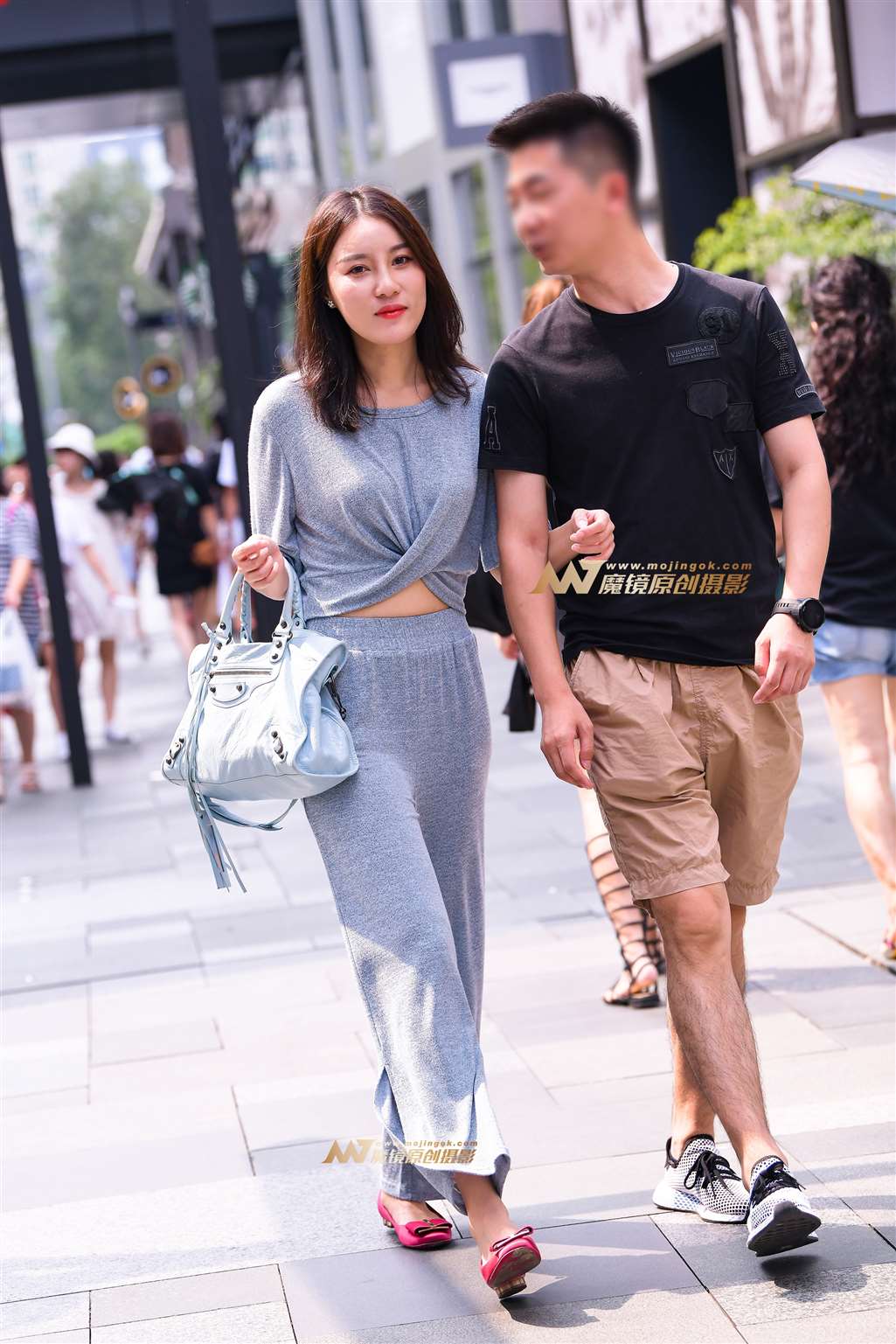 图片[1]-【街拍之魂赛帖】温和典雅的美女-街拍流行馆