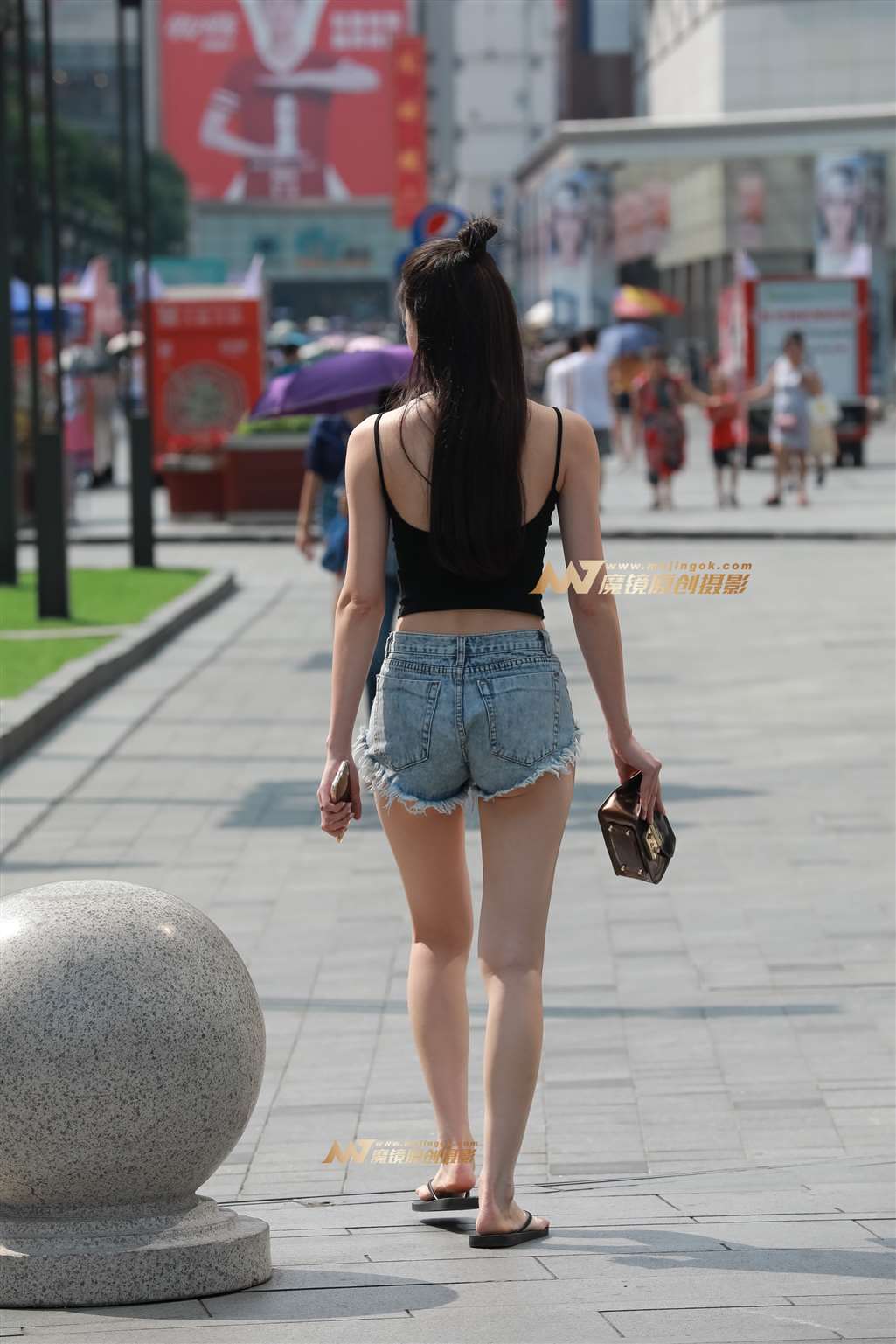 图片[2]-【凯恩赛帖】热裤美腿-街拍流行馆