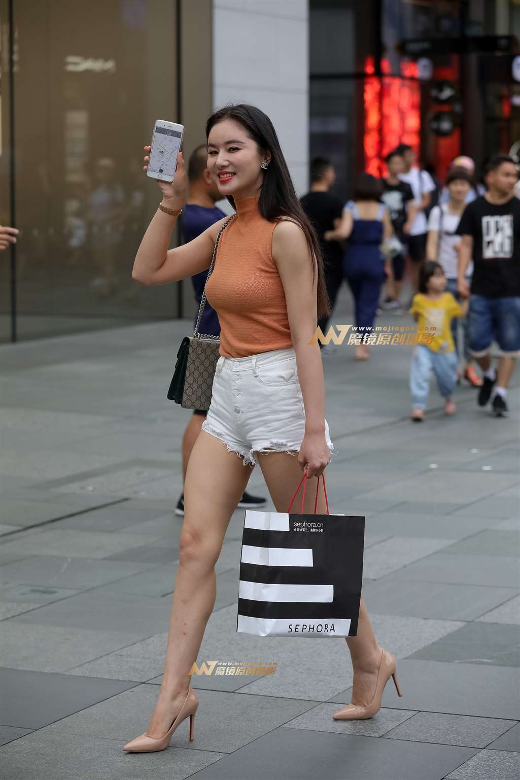 图片[2]-【凯恩赛帖】长腿热裤女人味-街拍流行馆