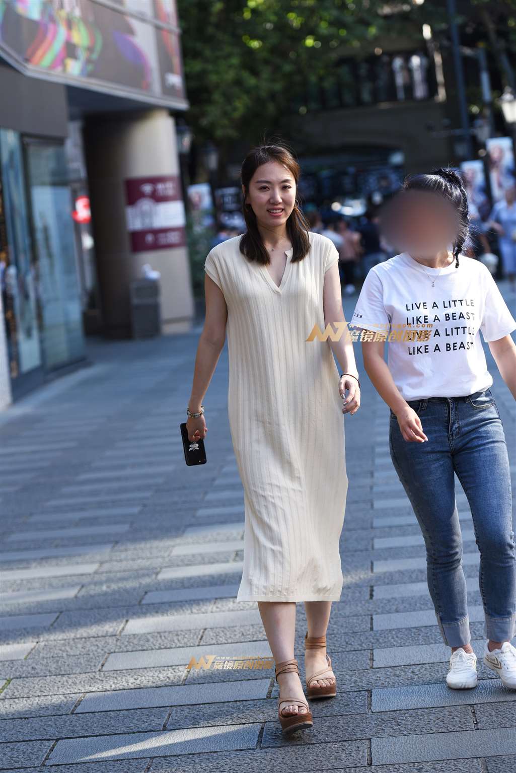 图片[4]-【咔喳赛贴】米色长裙-街拍流行馆