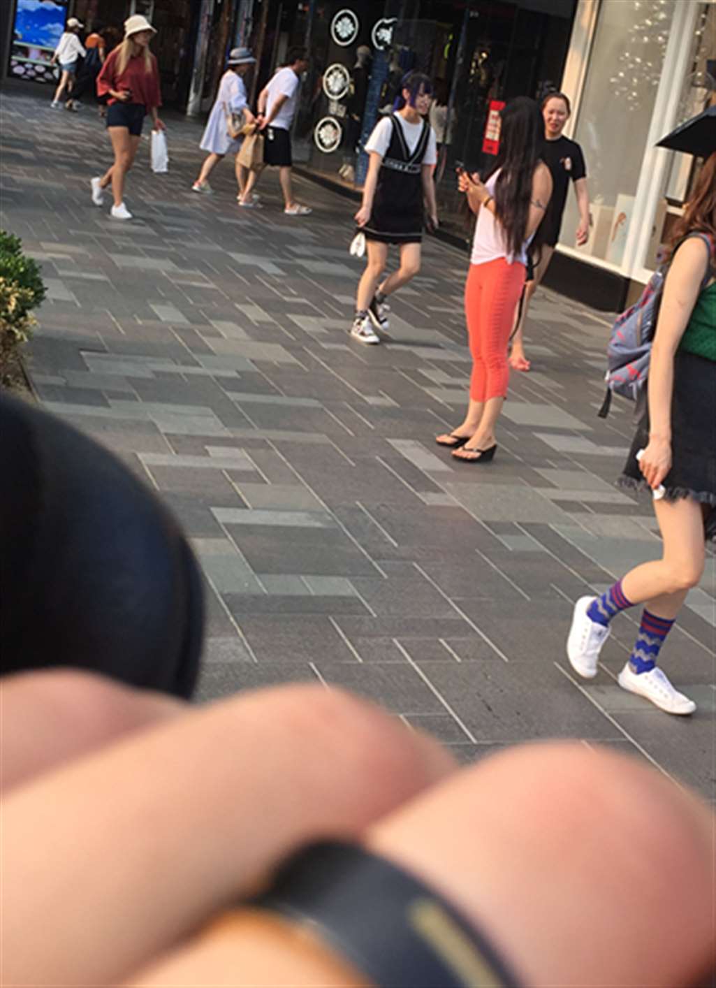 图片[3]-【红石赛帖】性感橙色紧身裤少妇-街拍流行馆