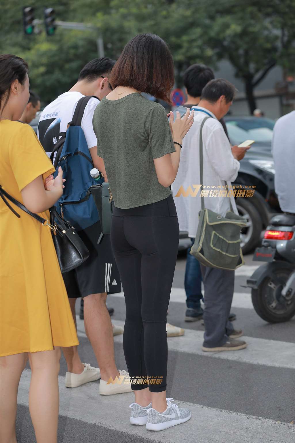 图片[2]-【视觉冲击赛帖】黑色健美裤，短发女孩-街拍流行馆