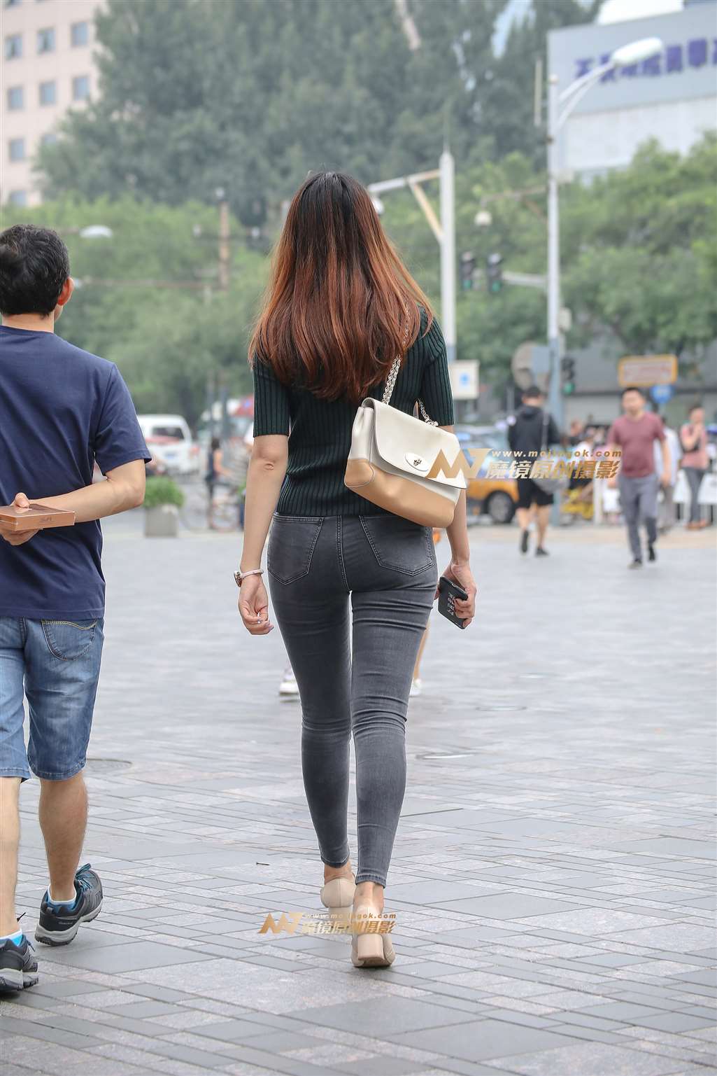 图片[2]-【视觉冲击赛贴】长腿紧牛-街拍流行馆