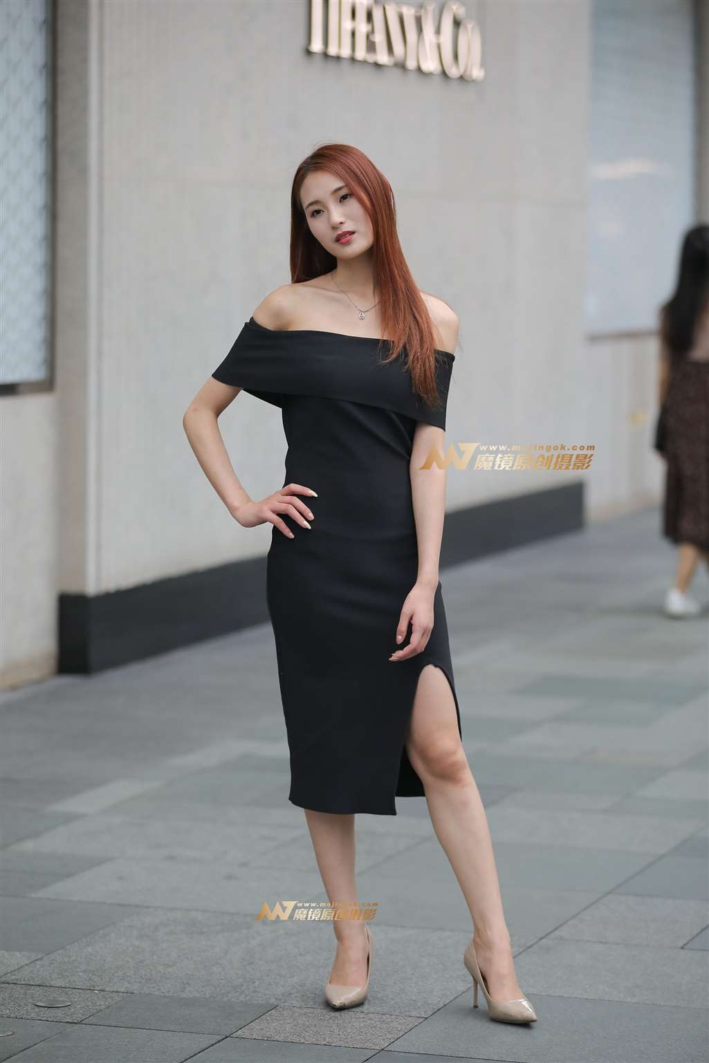 图片[1]-【凯恩赛帖】气质修身美女-街拍流行馆