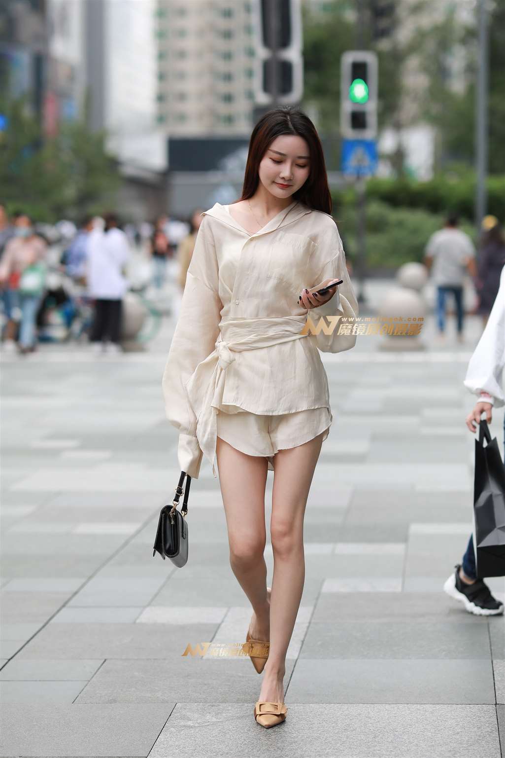 图片[1]-【凯恩赛帖】漂亮白皙美女 我愿意为你买单-街拍流行馆