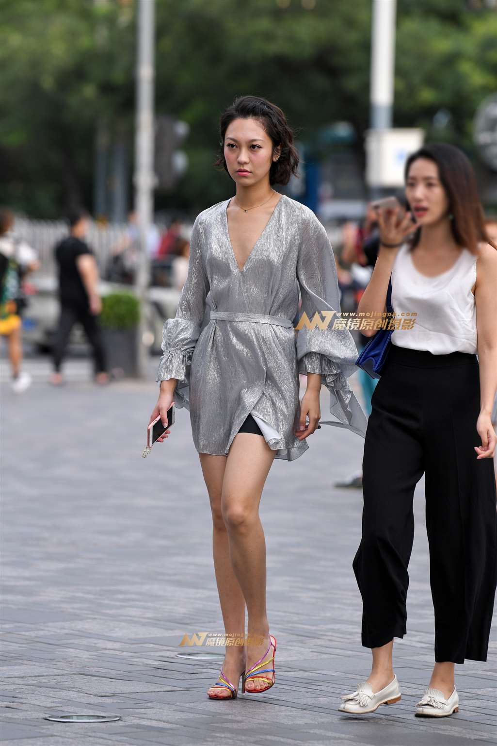 图片[1]-【久久赛帖】高跟凉鞋长腿美女-街拍流行馆