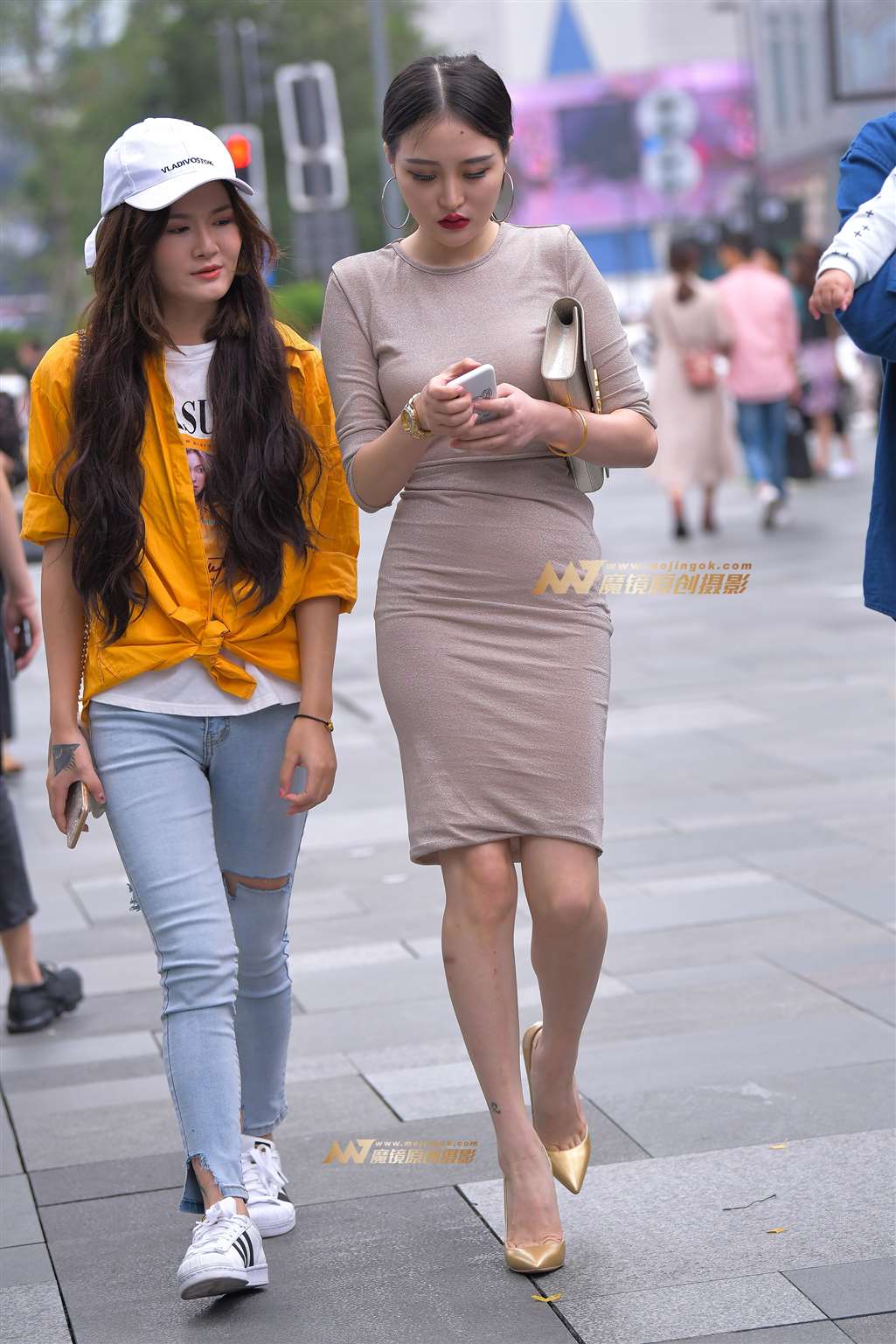 图片[4]-【街拍之魂赛帖】包臀金色高跟大长腿-街拍流行馆