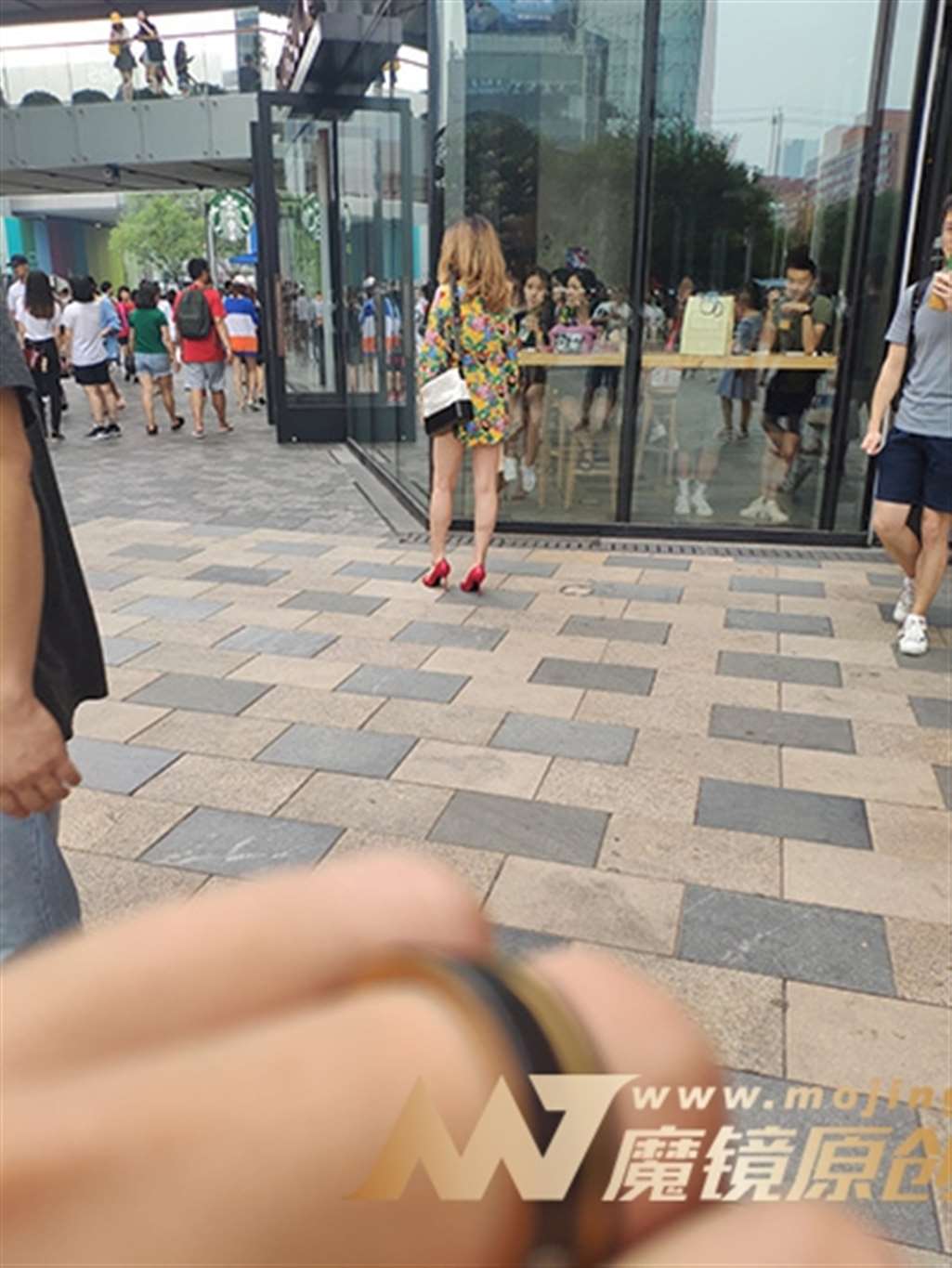 图片[3]-【久久赛帖】红色高跟鞋大长腿美女-街拍流行馆