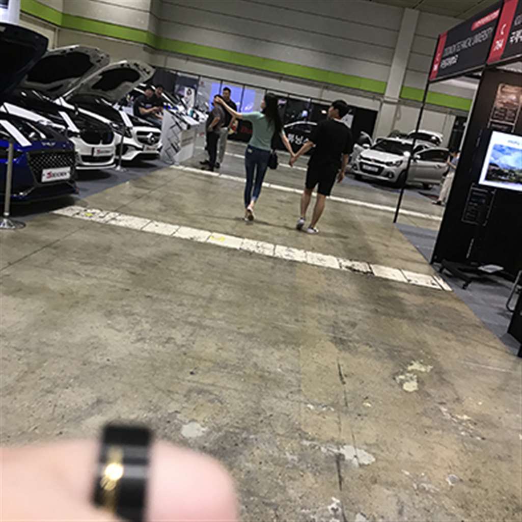图片[3]-[辉辉赛贴-韩国改装车展]极品肤白貌美女友-街拍流行馆