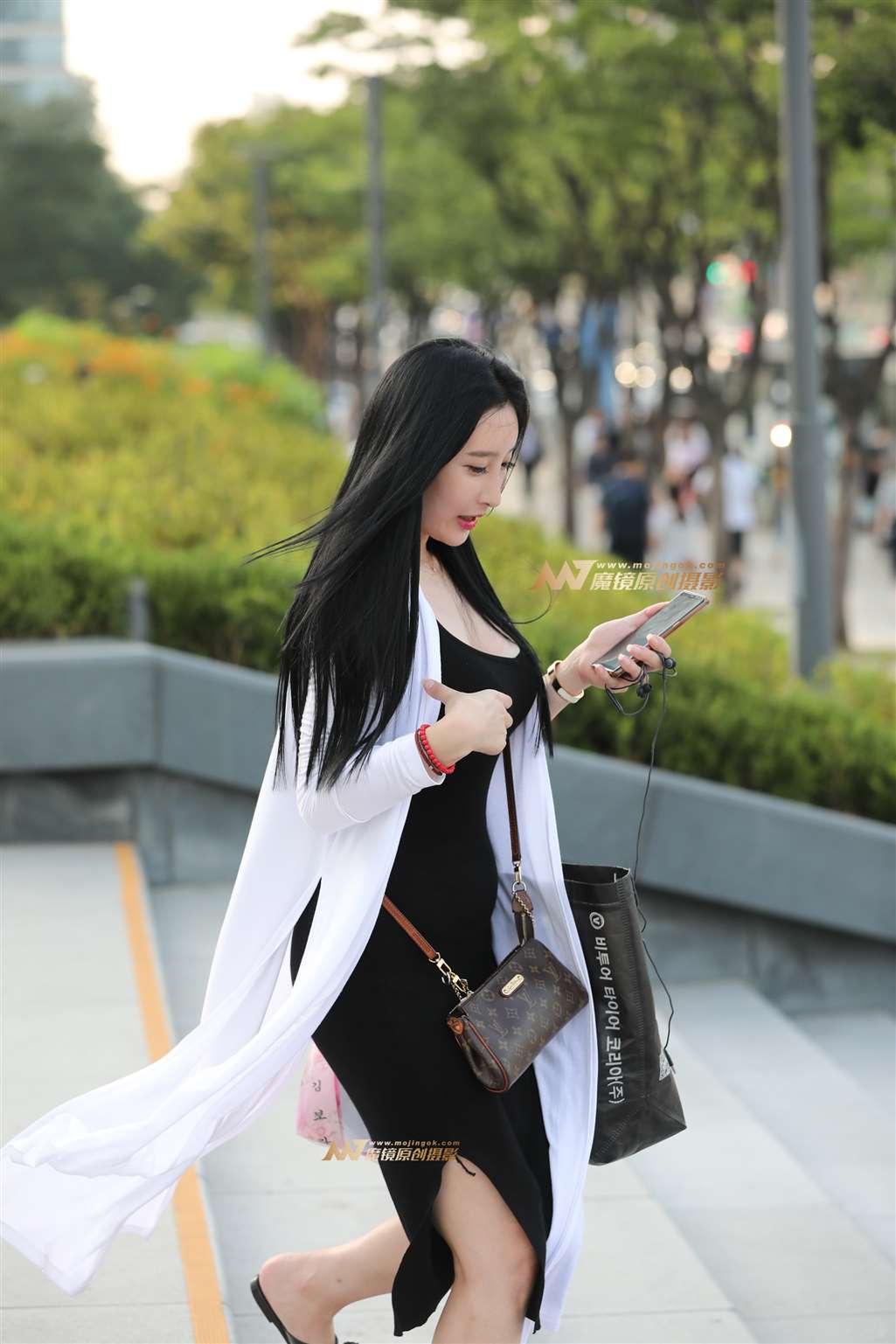 图片[1]-[辉辉赛贴]丰满的气质女神-街拍流行馆