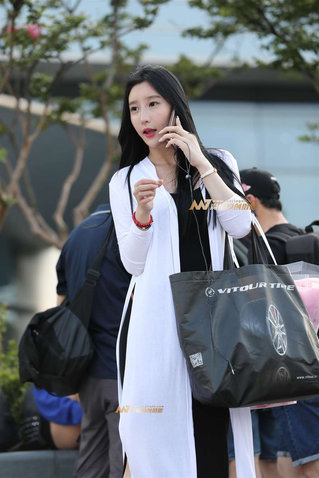 图片[2]-[辉辉赛贴]丰满的气质女神-街拍流行馆