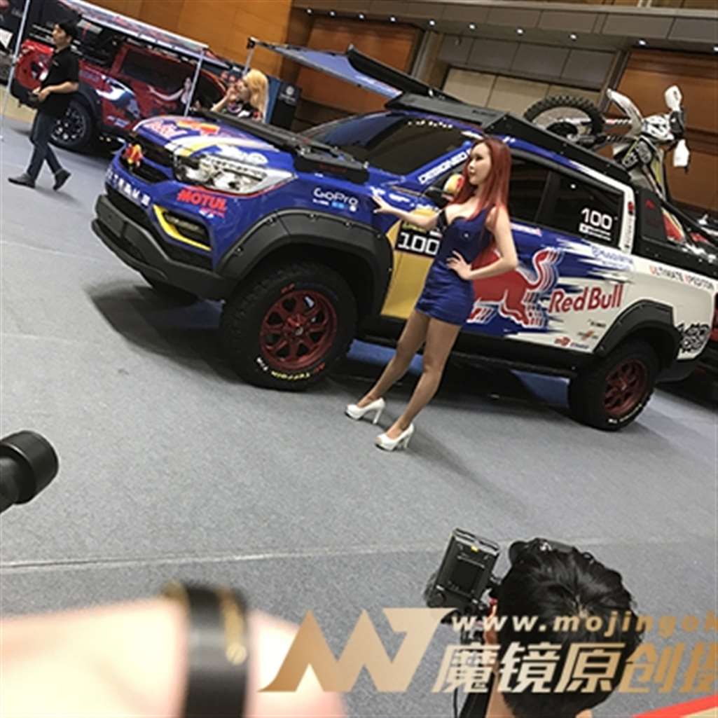 图片[3]-[辉辉赛贴-韩国改装车展]酒红色头发丝袜大胸妹子-街拍流行馆