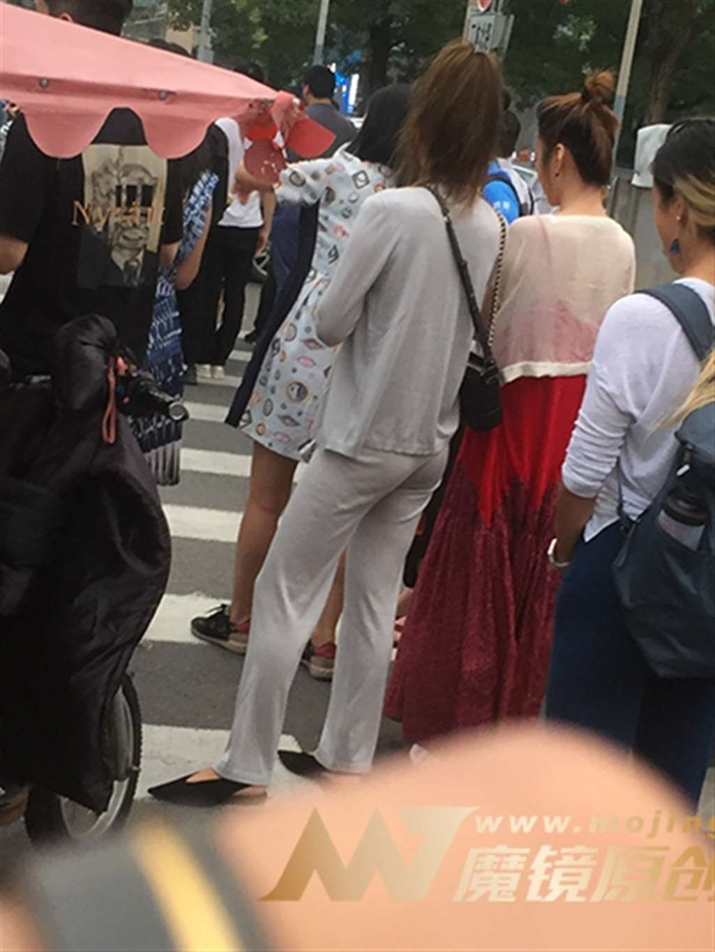 图片[3]-【红石赛帖】傍晚偶遇性感少妇-街拍流行馆