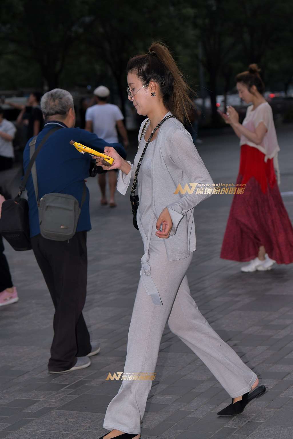 图片[4]-【红石赛帖】傍晚偶遇性感少妇-街拍流行馆