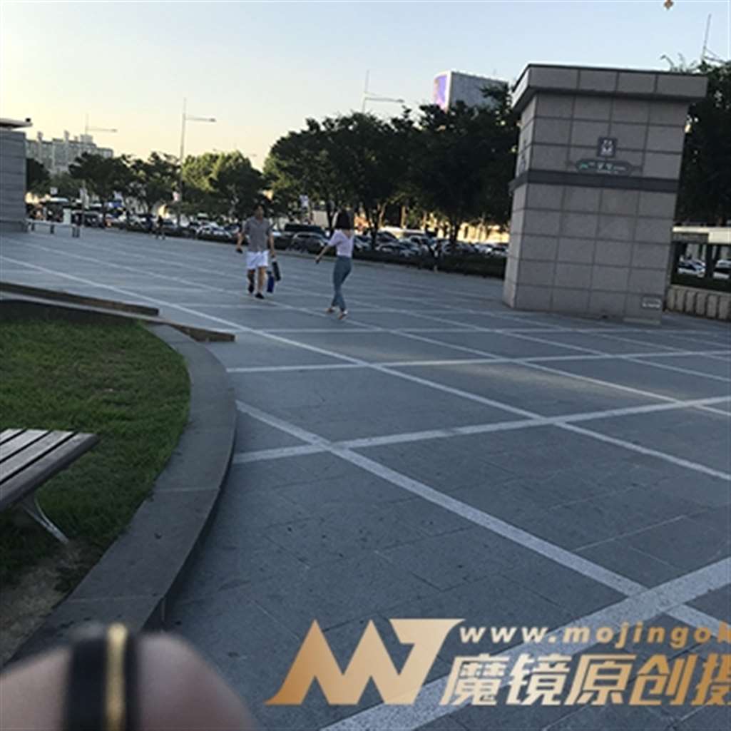 图片[3]-[辉辉赛贴]牛仔裤少妇-街拍流行馆