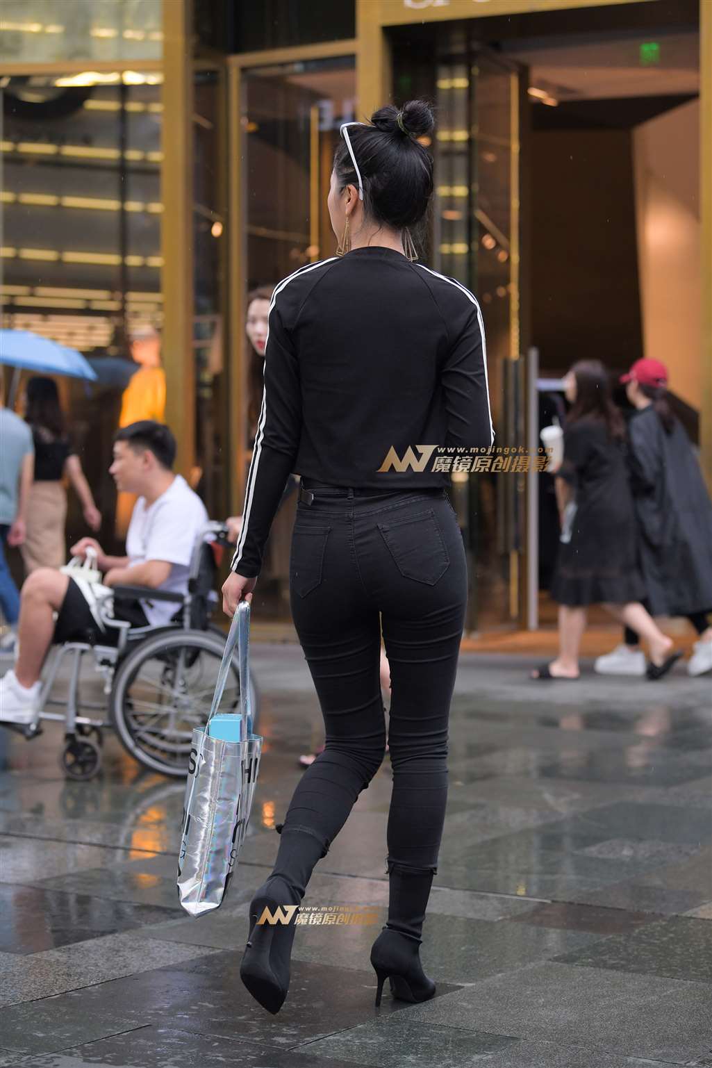 图片[5]-【街拍之魂赛帖】雨中的紧身黑裤-街拍流行馆