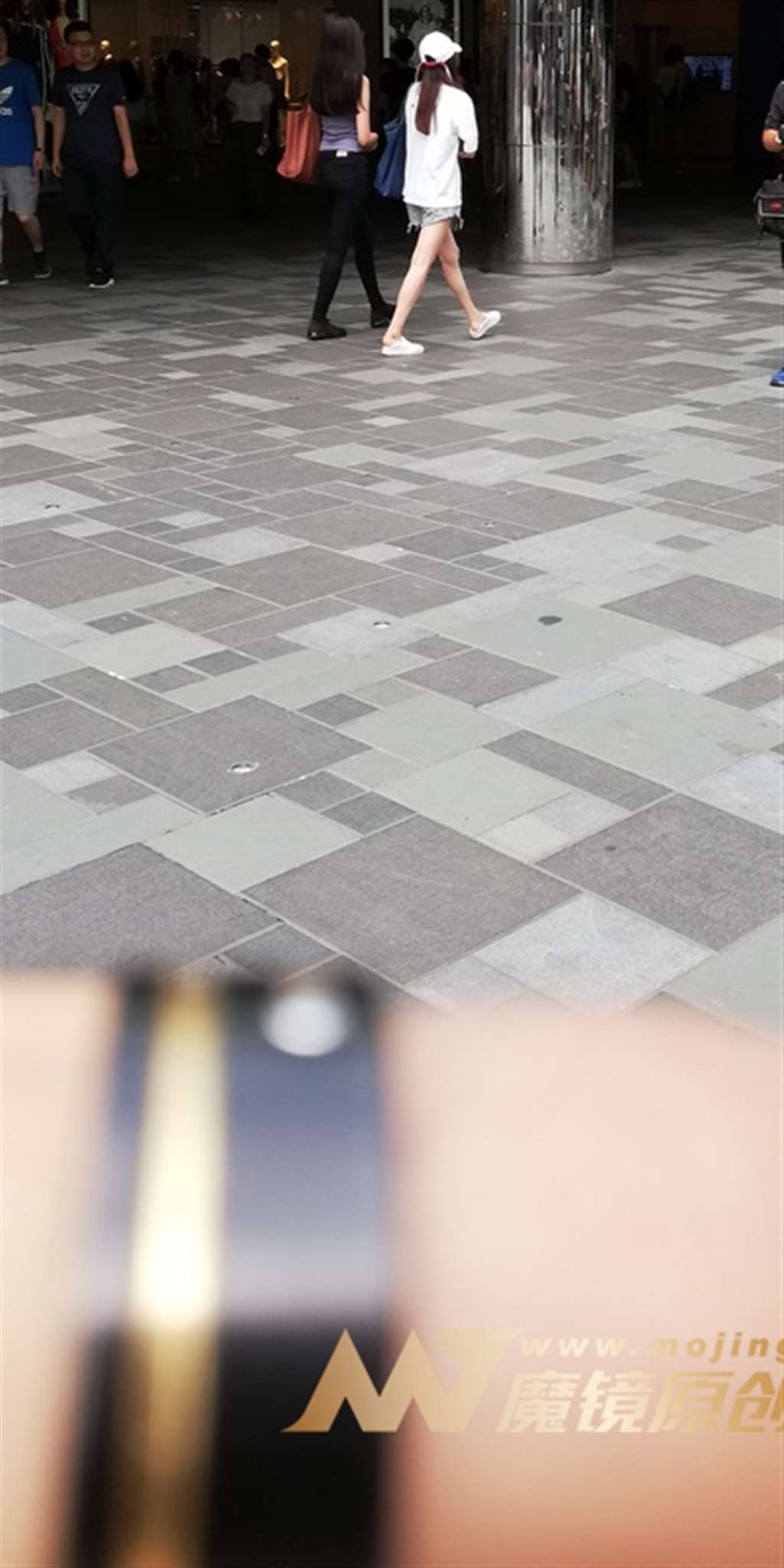 图片[3]-【视觉冲击赛贴】走路带风的小姐姐-街拍流行馆