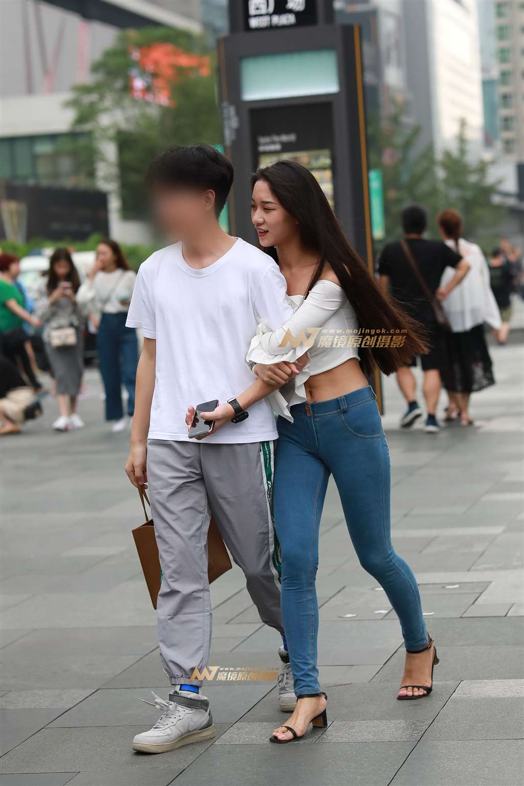 图片[5]-【凯恩赛帖】紧牛女友-街拍流行馆