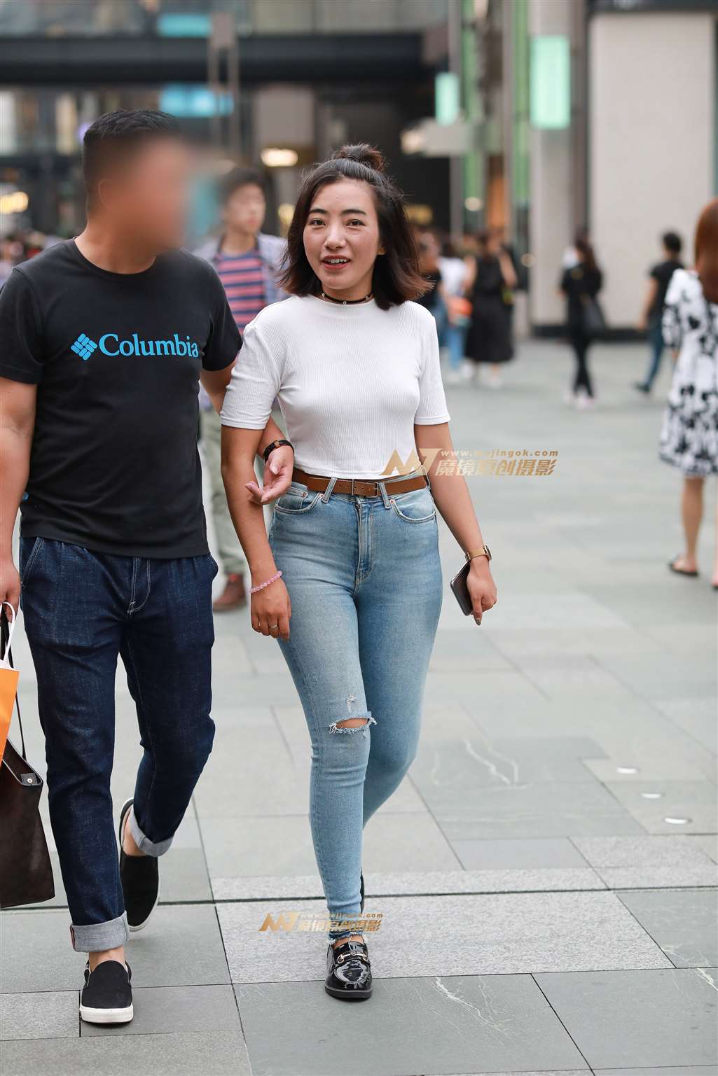 图片[1]-【凯恩赛帖】翘臀紧牛-街拍流行馆