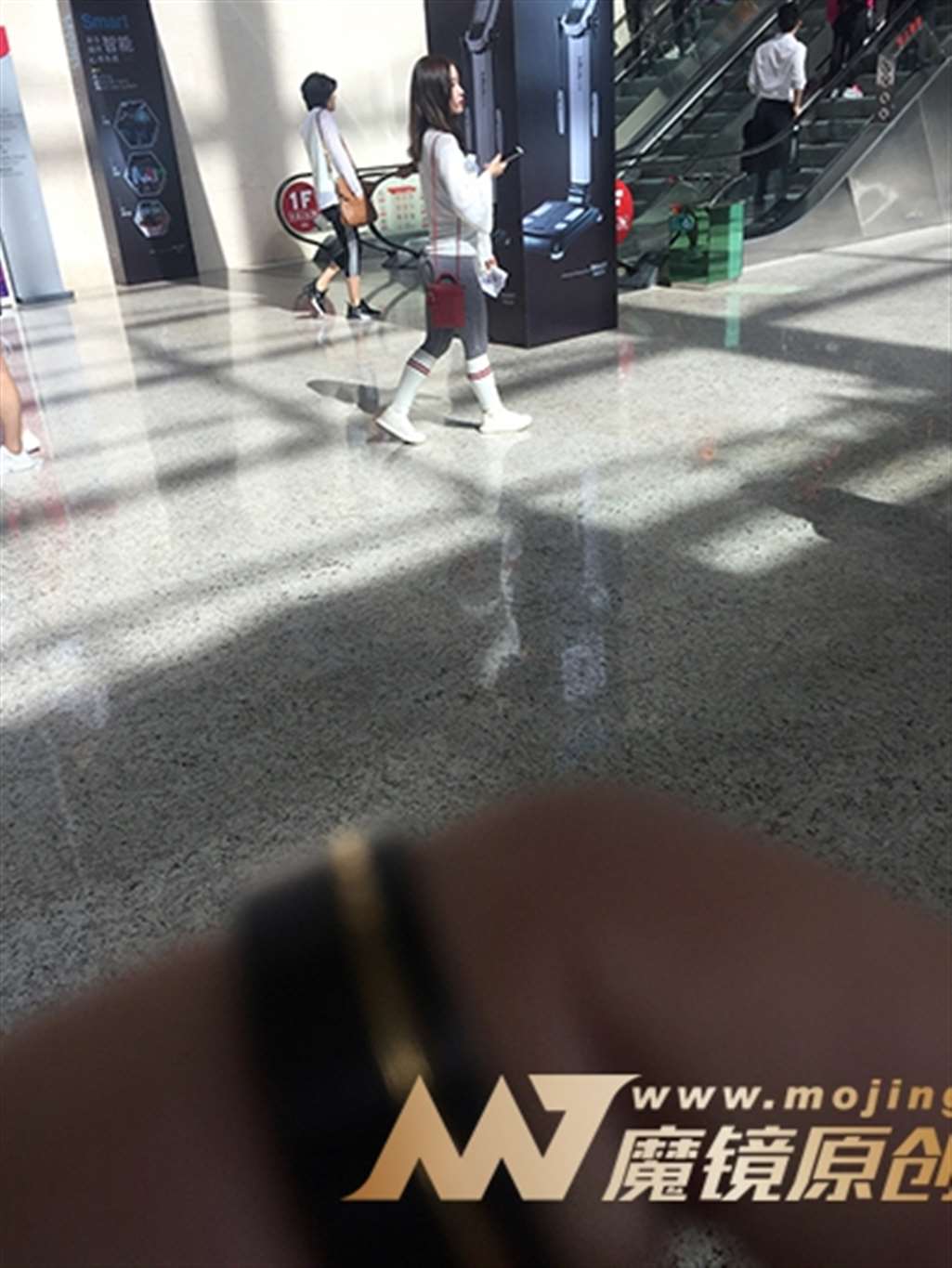 图片[3]-【浅蓝色赛帖】眼神有点忧郁-街拍流行馆