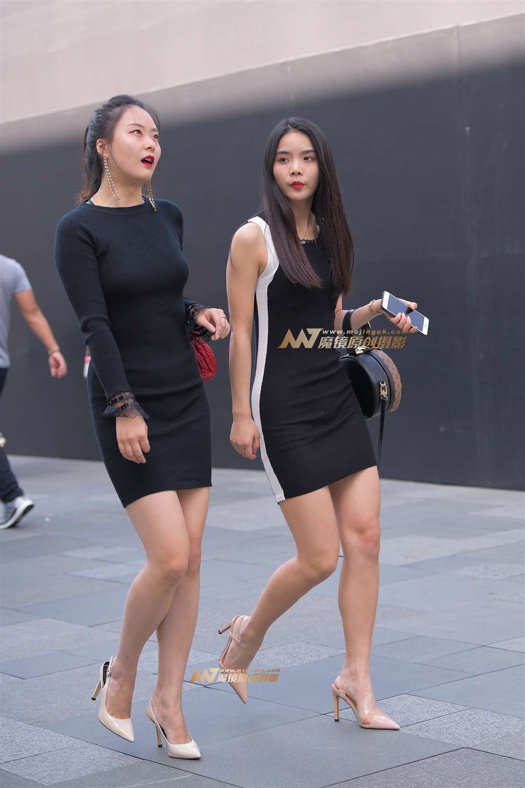 图片[1]-【街拍之魂赛帖】美腿双人行-街拍流行馆