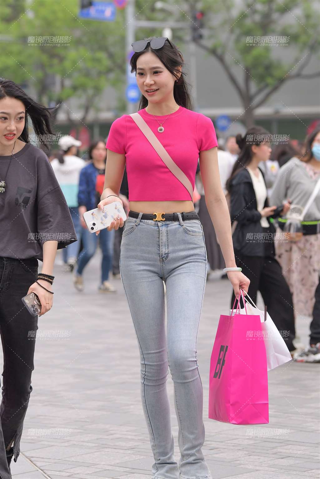 图片[5]-蓝色牛仔裤美女-街拍流行馆