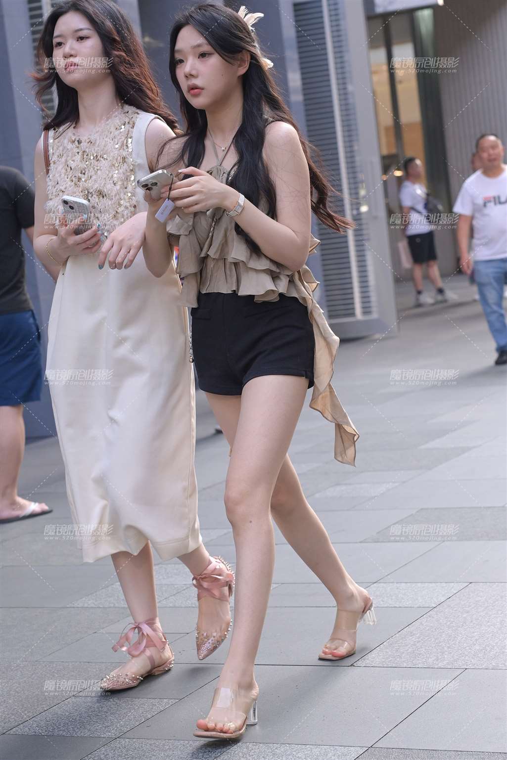 图片[5]-热裤小妹-街拍流行馆