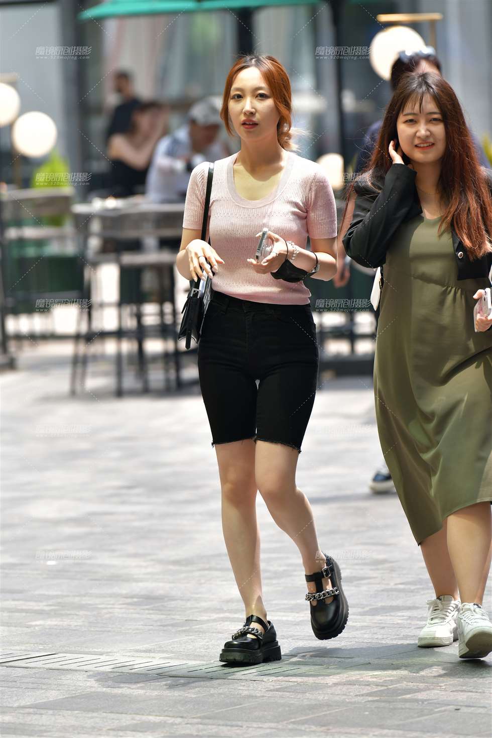 图片[4]-漂亮牛仔五分裤美女-街拍流行馆