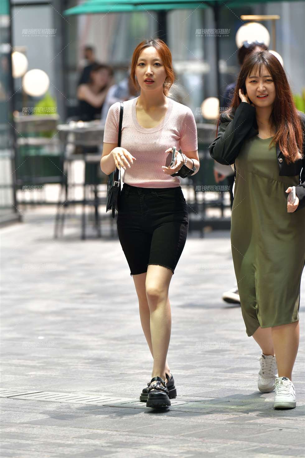 图片[5]-漂亮牛仔五分裤美女-街拍流行馆