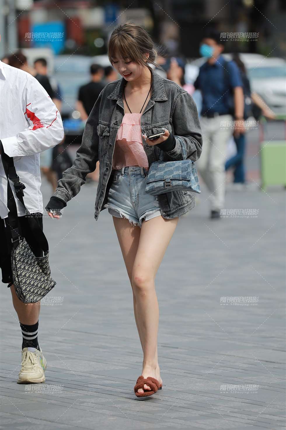 图片[4]-【玻璃街拍】超短牛仔热裤女友-街拍流行馆