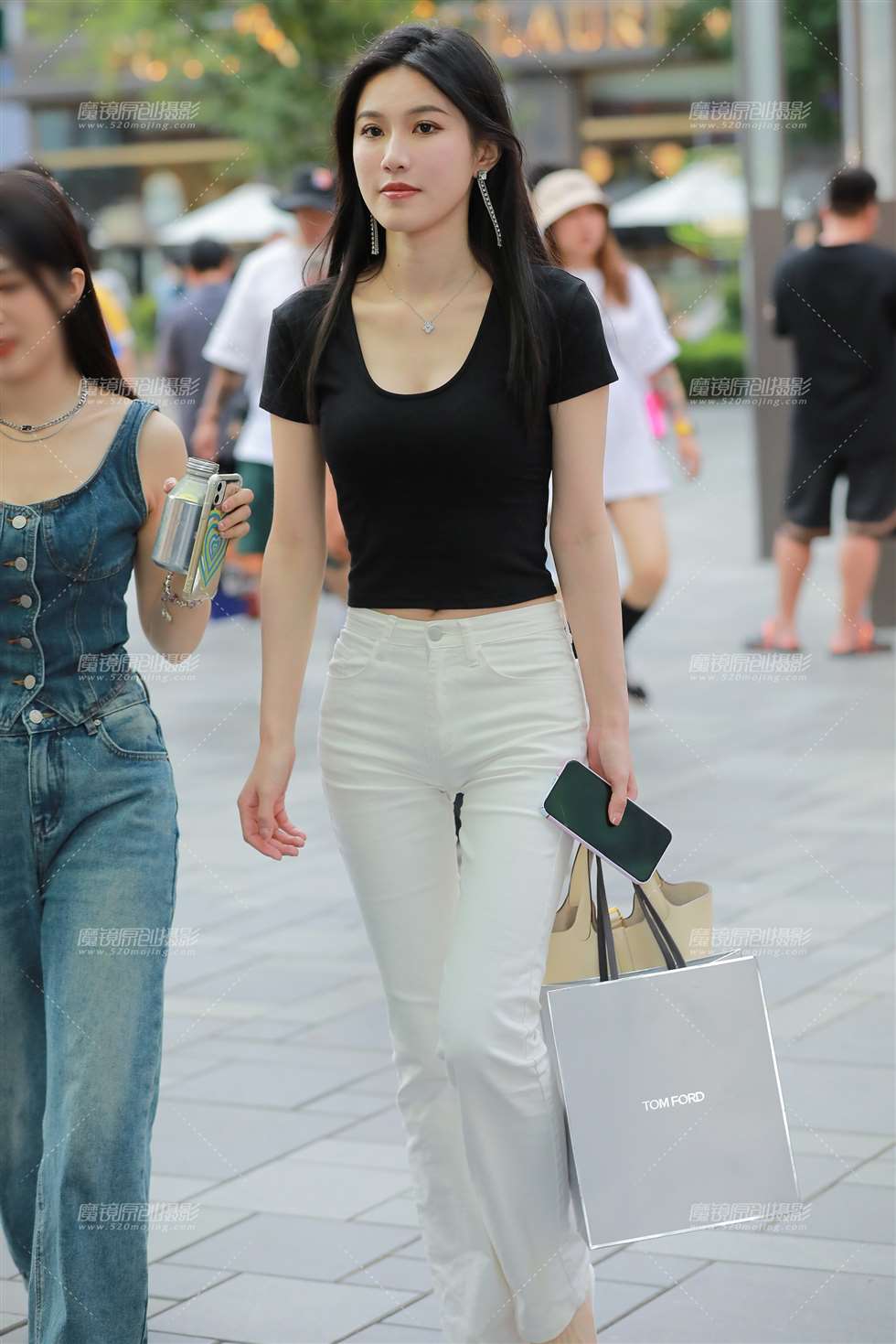 图片[5]-【玻璃街拍】白色紧身裤美女-街拍流行馆
