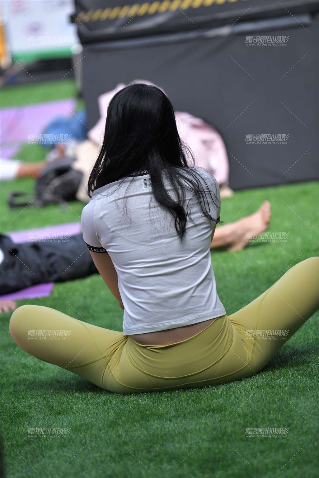图片[4]-狮城旅拍-紧身裤美女-街拍流行馆