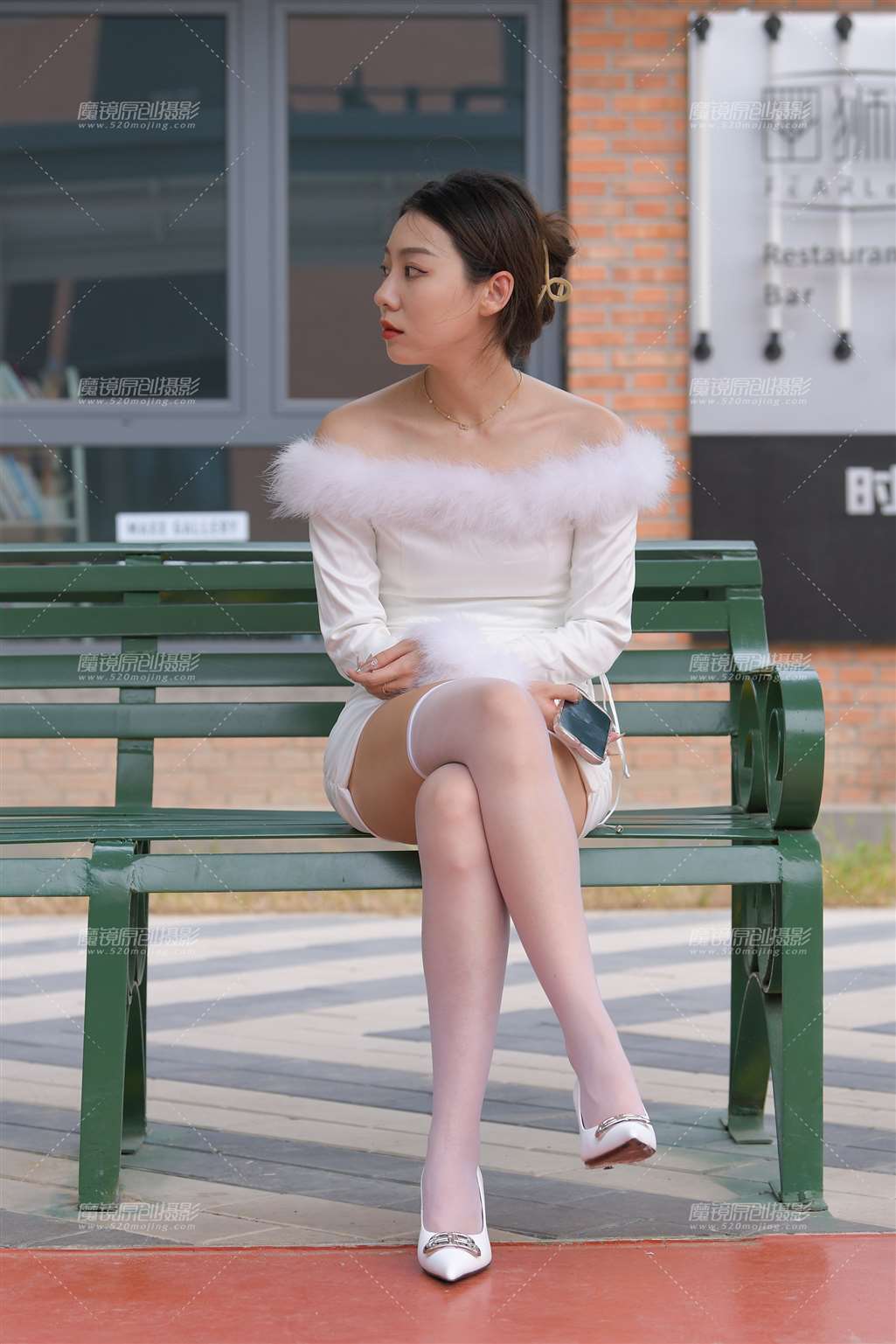 图片[1]-白裙美女-街拍流行馆