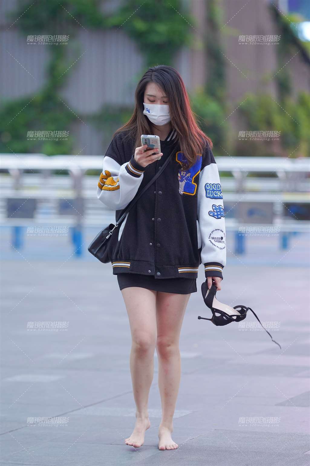 图片[4]-赤脚女孩 好想背她-街拍流行馆