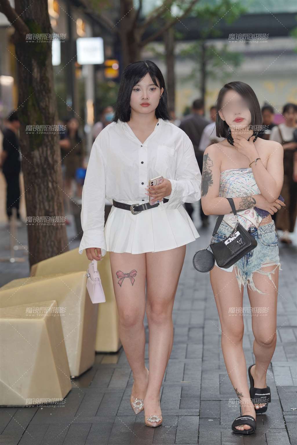 图片[2]-白色短裙美眉-街拍流行馆
