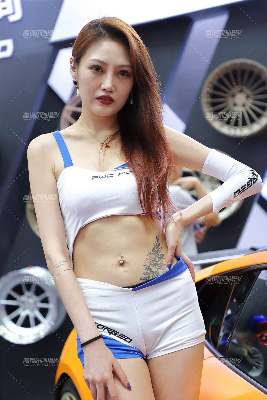 图片[3]-白色抹胸 蓝色背带 制服-街拍流行馆