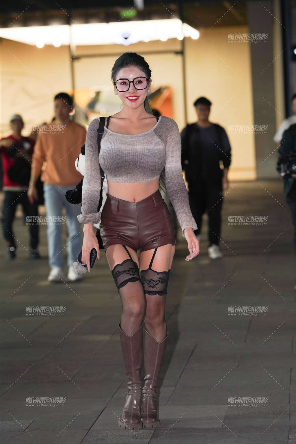 图片[1]-吊带袜美女-街拍流行馆