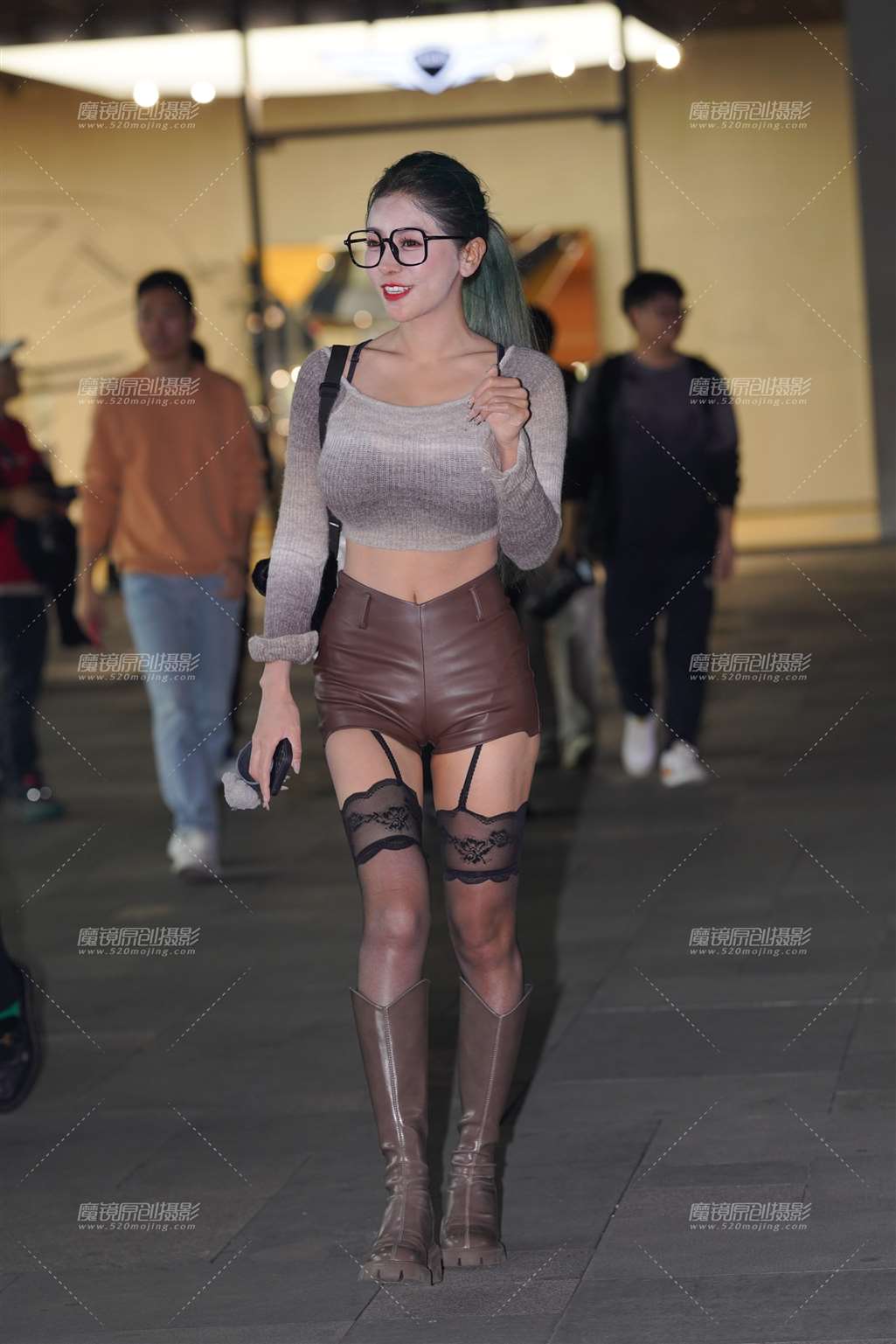 图片[3]-吊带袜美女-街拍流行馆