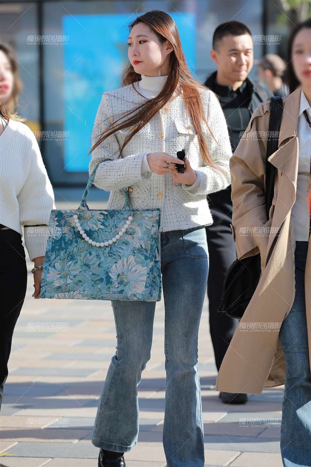 图片[5]-浅蓝牛仔裤美女-街拍流行馆