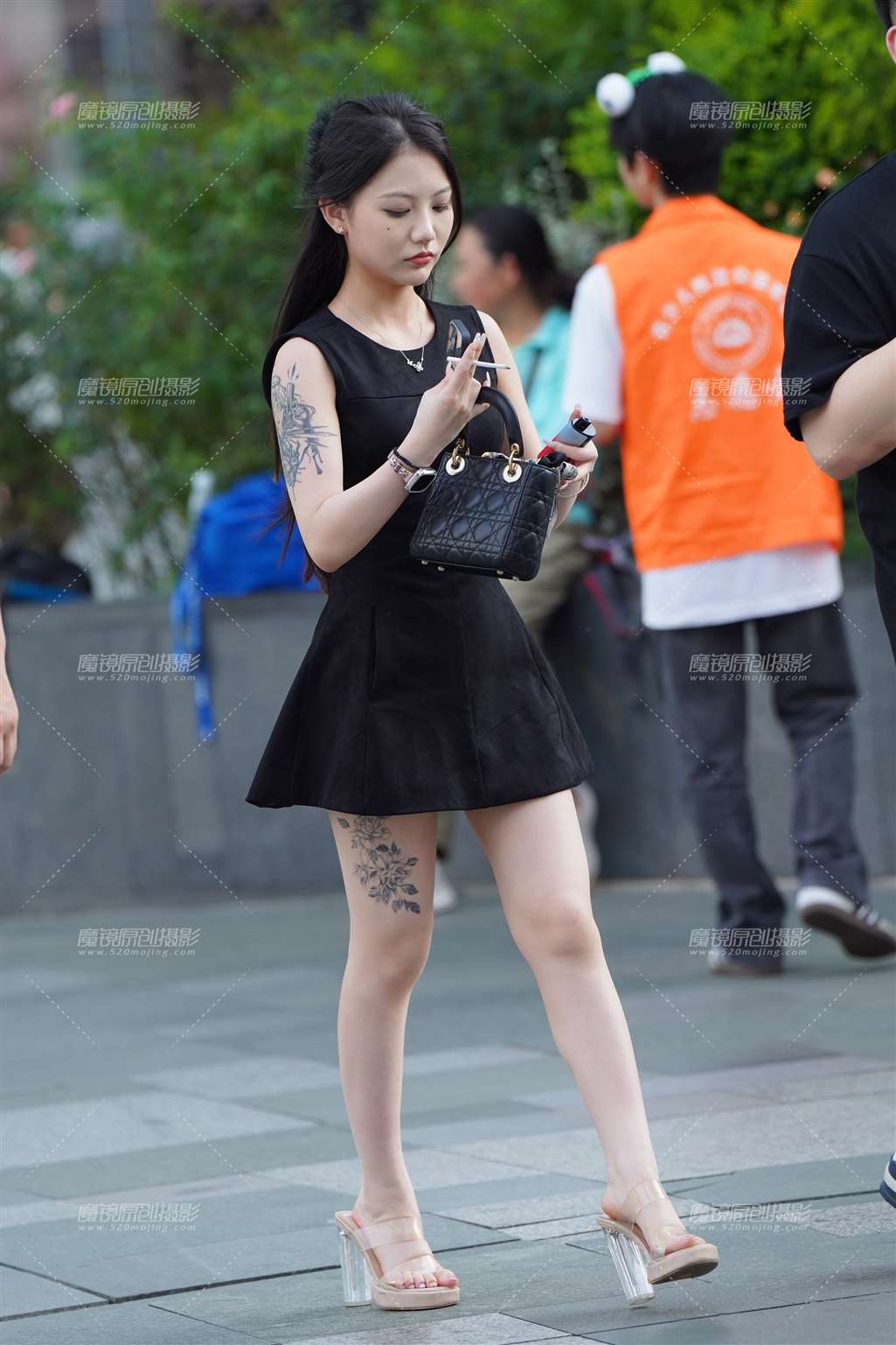 图片[1]-美腿小美眉-街拍流行馆