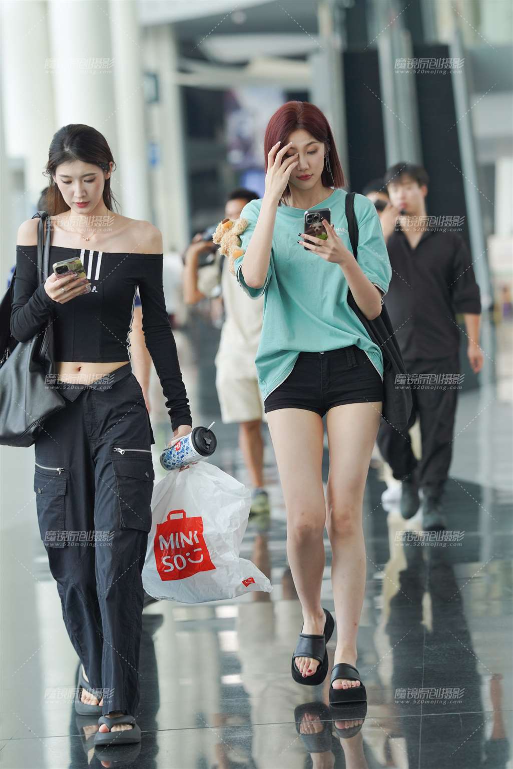 图片[3]-白皙美腿热裤美女-街拍流行馆