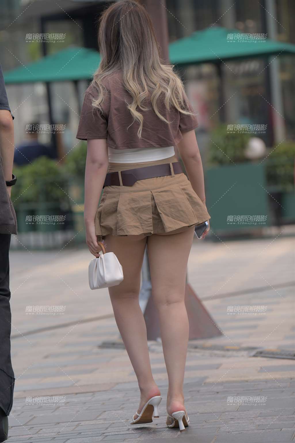 图片[5]-性感短裙美女-街拍流行馆