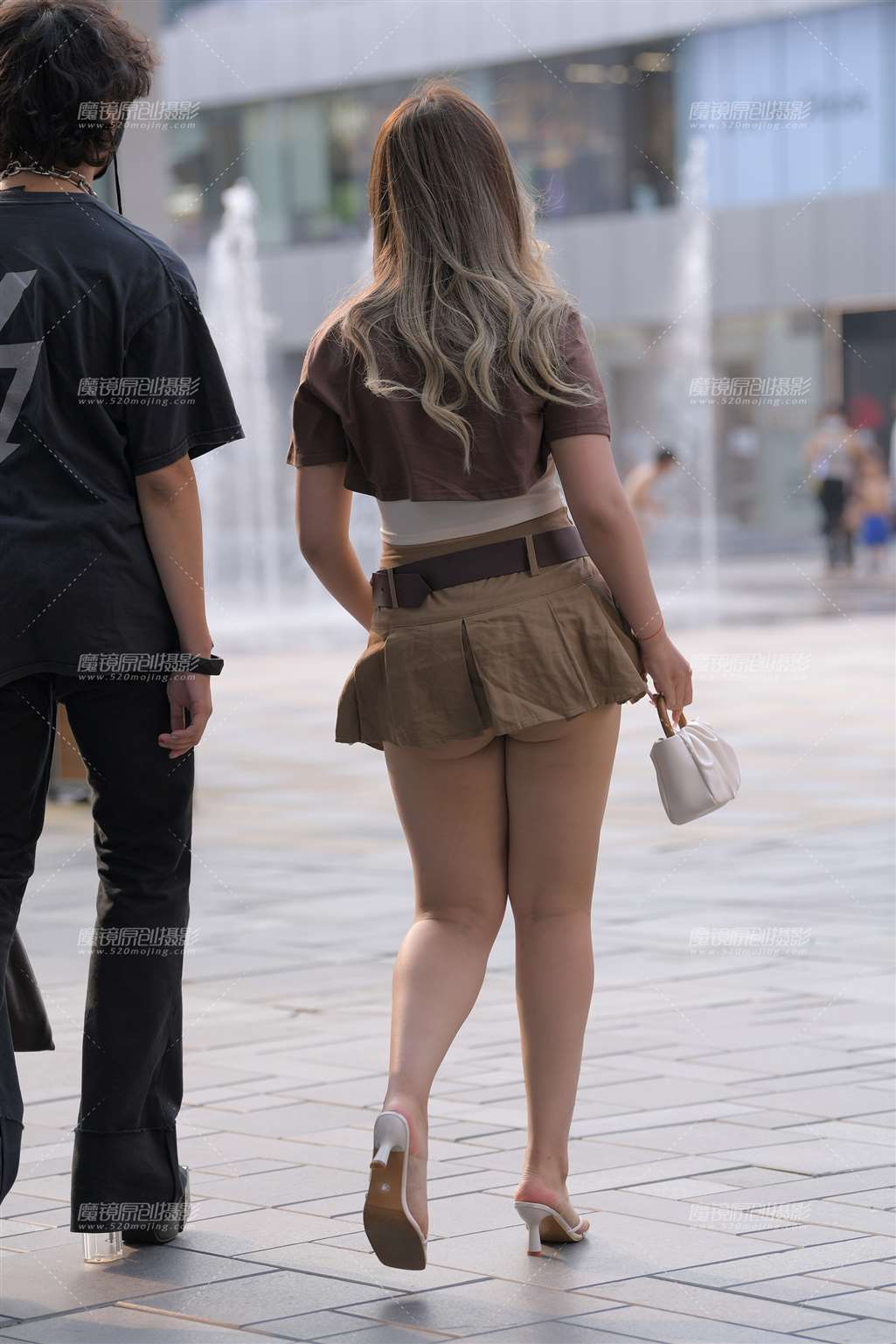 图片[3]-性感短裙美女-街拍流行馆