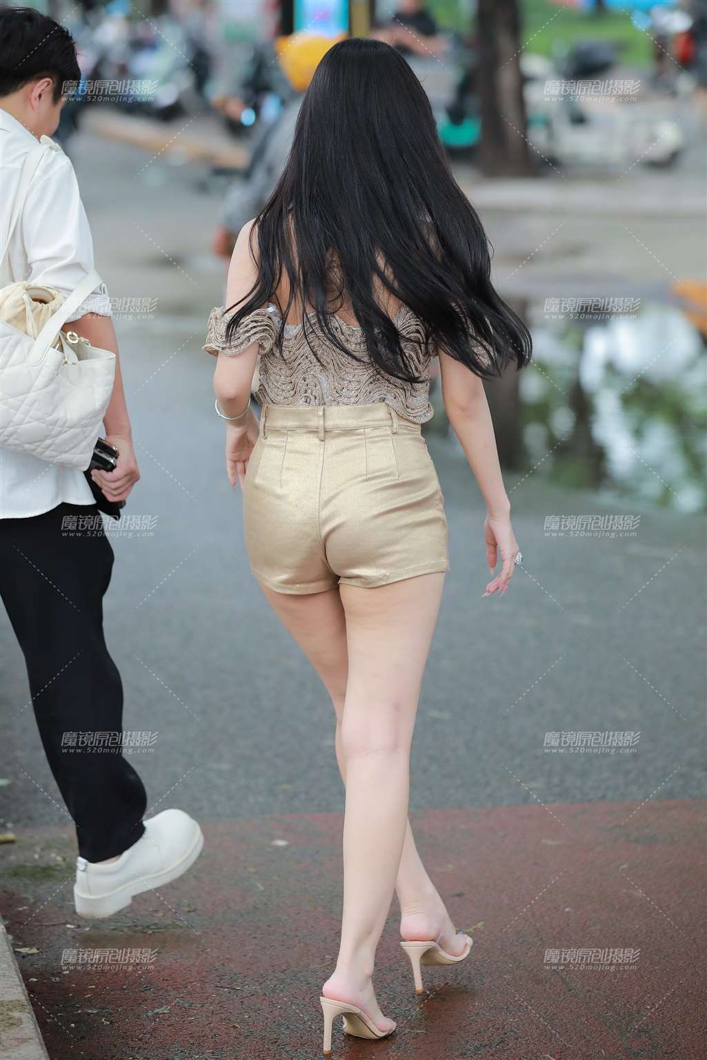 图片[2]-性感热裤女友-街拍流行馆