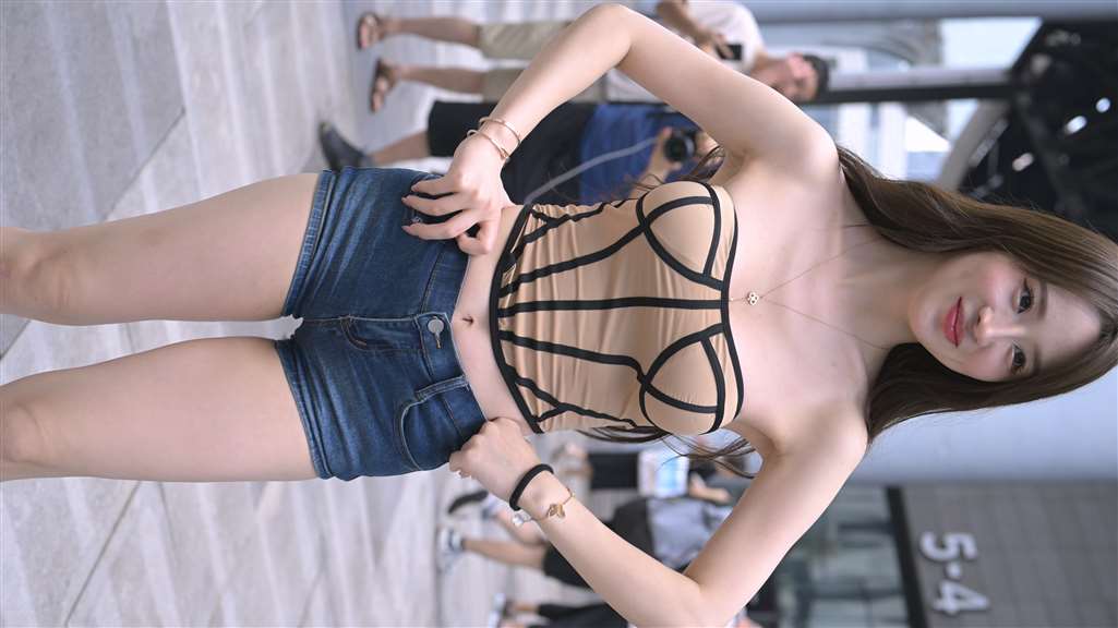 图片[2]-肉感热裤美女图片视频纯享版-街拍流行馆